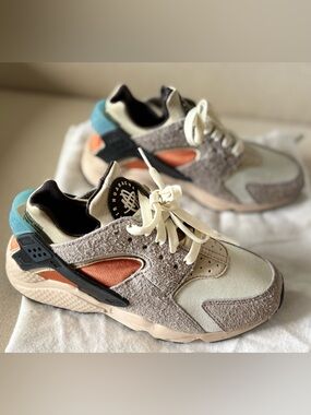 Air Huarache by Nike Women’s Sneakers Beige Cream Orange Blue Accents